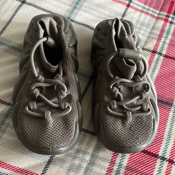 Adidas Yeezy - Picture 1 of 2